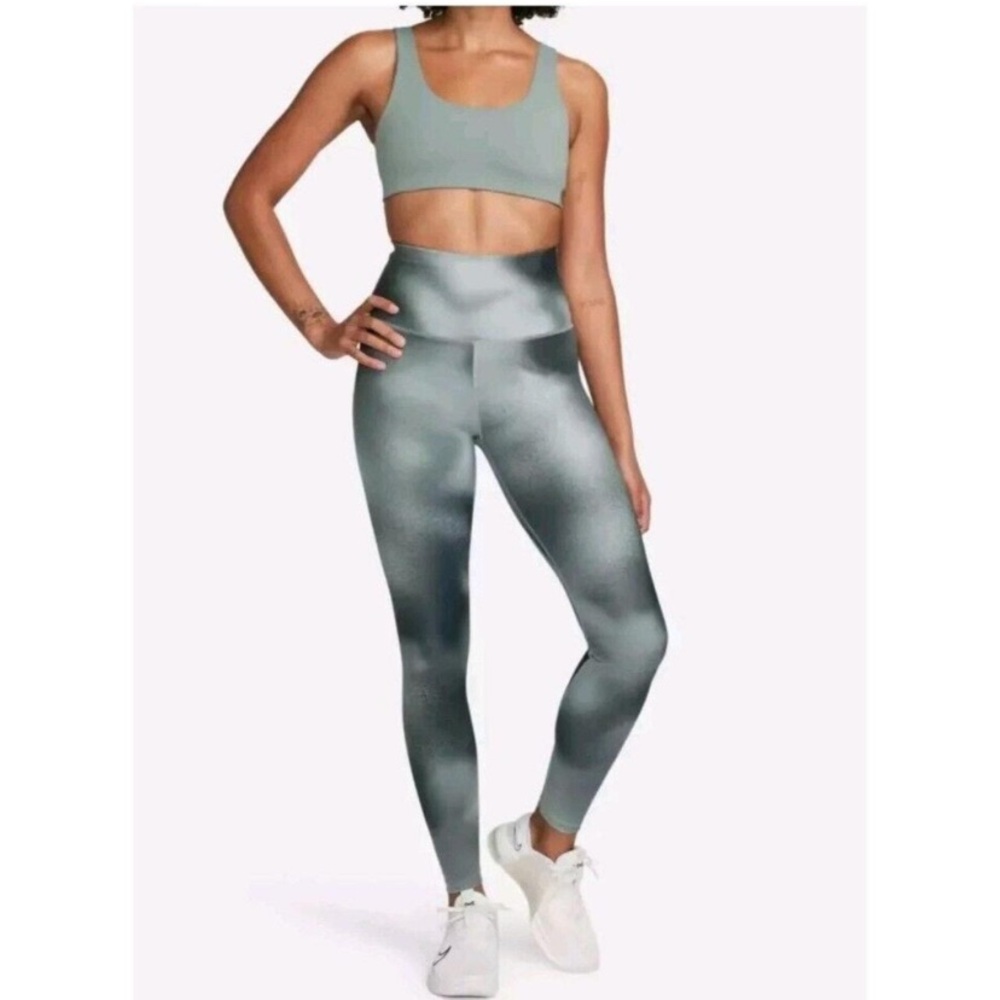 NIKE One Dri-Fit 7/8 Leggings in Shades of Grey